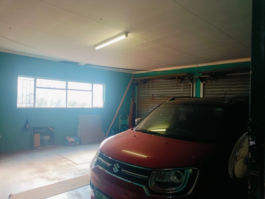 5 Bedroom Property for Sale in Wilkoppies North West